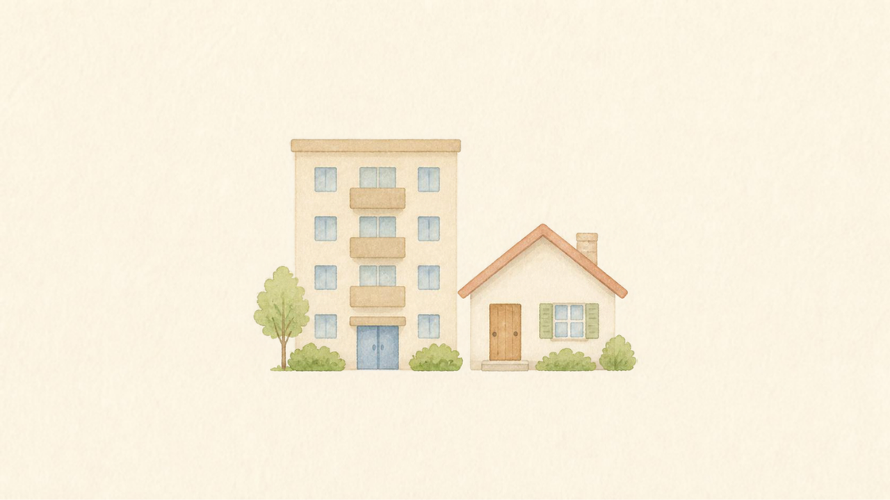 マンションと一戸建て アイキャッチ画像（クリーム背景に水彩風のマンションと一戸建てアイコン）